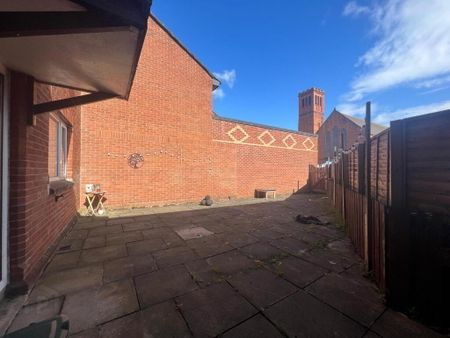 1 Matilda Gardens, Belfast, BT12 5NP - Photo 2