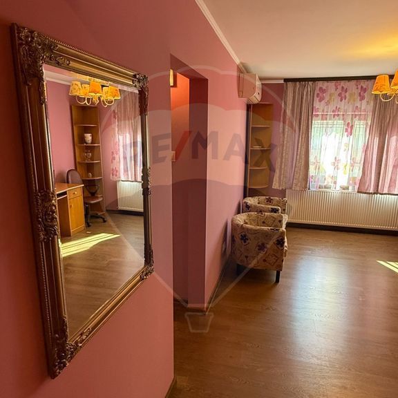 PRIMA INCHIRIERE APARTAMENT 4 camere zona centrala - Photo 1