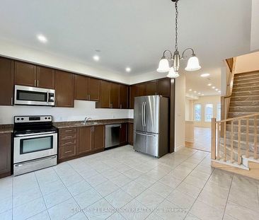 For Lease - 56 Bloom Crescent, Hamilton, Ontario - Photo 2