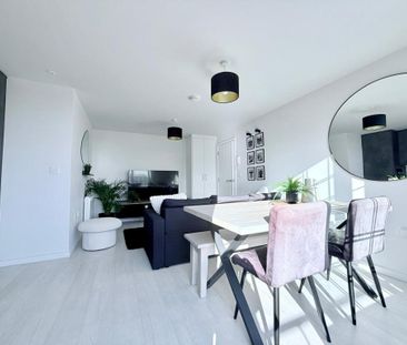 Penthouse Flat, Elmfield North Block, Southampton - Photo 1