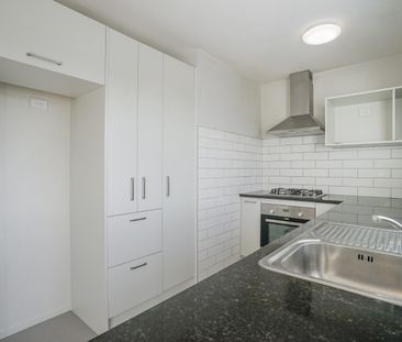Single Garage & Lawns Included - Photo 3