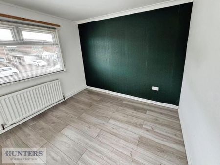 3 bedroom end of terrace house to rent - Photo 2