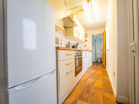 4 bedroom house of multiple occupation to rent - Photo 3