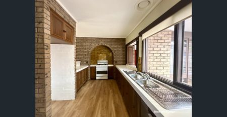 QUALITY BV IN PRIME LOCATION - Photo 2