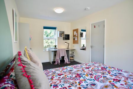 8 bedroom house of multiple occupation to rent - Photo 4