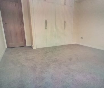 3 Bed Flat, Kingsmere, BN1 - Photo 6