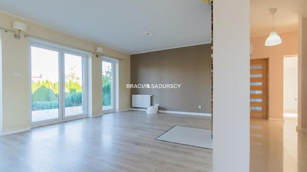 Dom Kocmyrzów-Luborzyca Wola Luborzycka powierzchnia 250.0 m² C206-WD-58551 - Photo 1