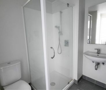 Spacious 2 Bedroom with Balcony - Photo 6