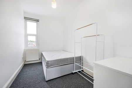 Fulham Palace Road, Bishops Park, SW6, London - Photo 2