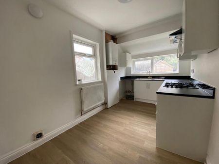 2 bedroom terraced house to rent - Photo 4