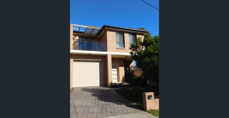 Bright Spacious Four (4) Bedrooms Duplex - Peakhurst - Photo 3