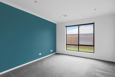 Spacious & Modern Family Home - Photo 3