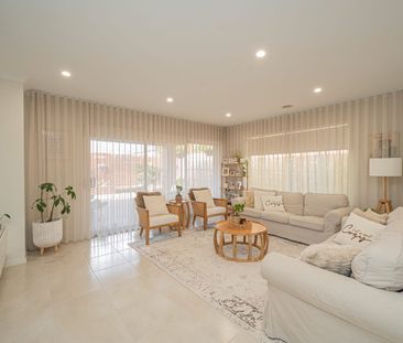Elevated Elegance in Circa Estate ** Available 18/12/2026 - Photo 2