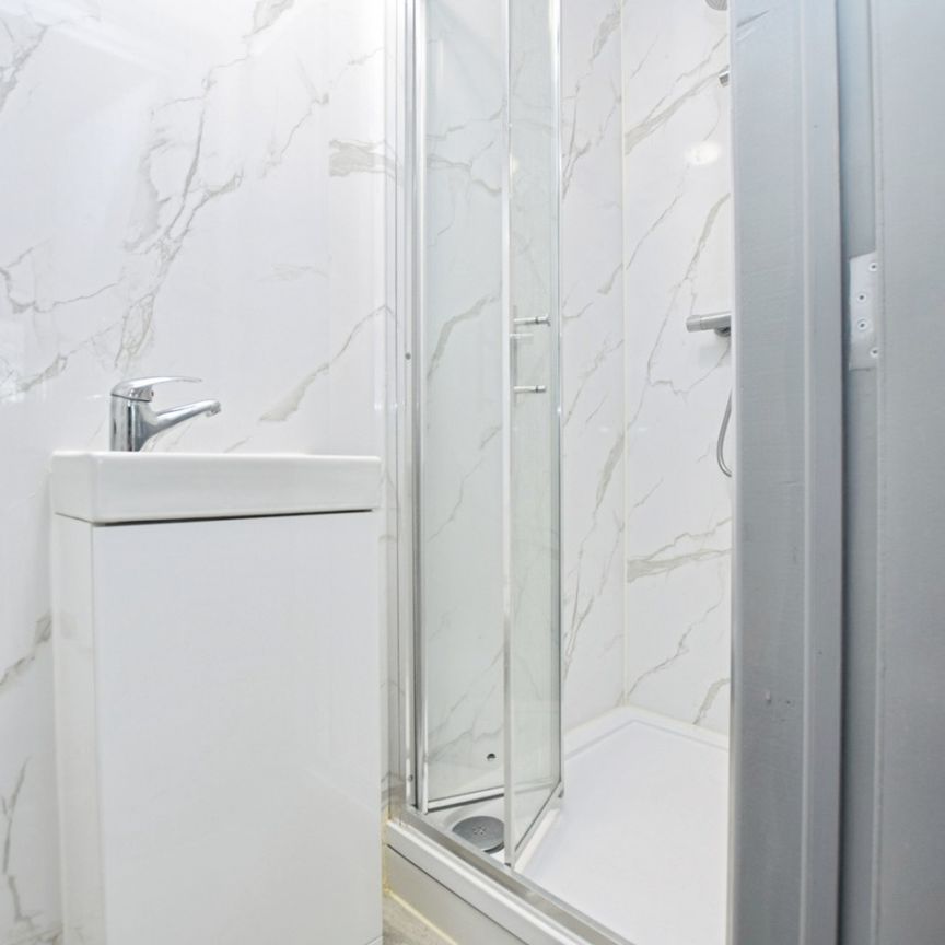 1 bedroom House To Let Total Size: 1496 SQ FT - Photo 1