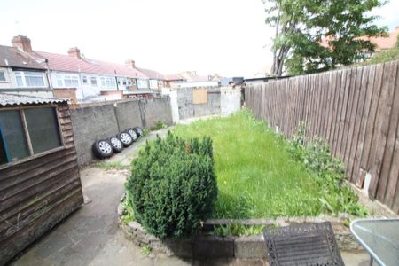 Rosecroft Road, Southall - Photo 3