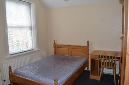 4 bedroom maisonette to rent - Photo 3