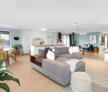 Beautiful Family Home with a Pool - Unfurnished - Photo 2