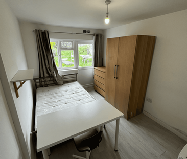 House share to rent - Photo 2