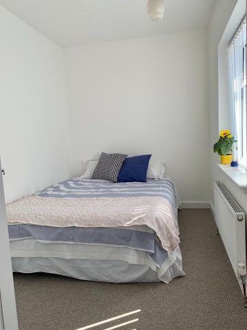 3 Bed Semi-Detached House, Hayles Close, NG5 - Photo 2