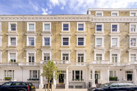 This stunning and spacious two bedroom property is situated on the desirable residential road of Harcourt Terrace just moments from all the local amenities of the Fulham Road. - Photo 2