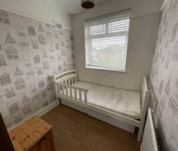 Woodrow Close, Greenford, UB6 - Photo 2