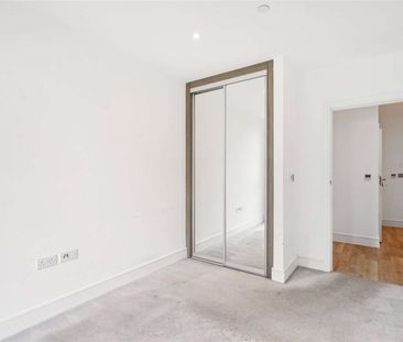 Exceptional 1 bed, 1 bathroom on the 5th floor of this brand new development in Battersea. - Photo 1