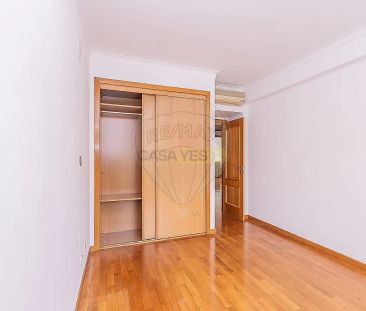 Apartment T3 in Algés, Linda-a-Velha e Cruz Quebrada-Dafundo, Oeiras - Photo 3