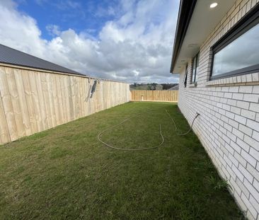 Pet Friendly & Fully Fenced - Photo 6
