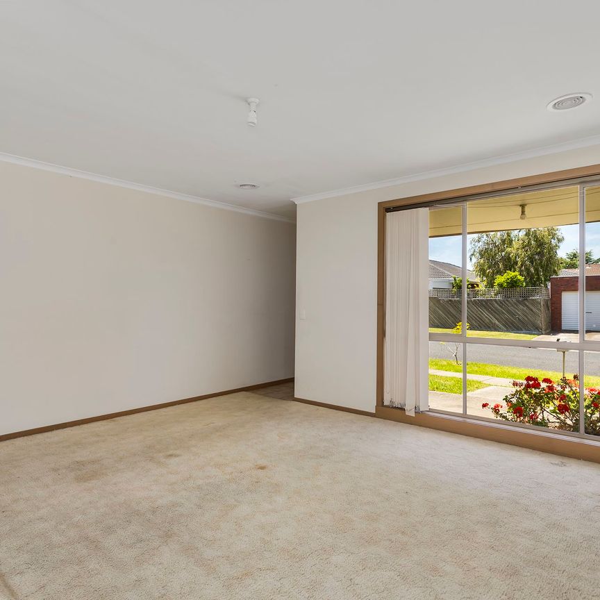 2/71 Hogans Road, Hoppers Crossing. - Photo 1