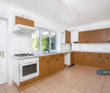 3 bedroom semi-detached house to rent - Photo 6