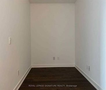 Yonge/Richmond E-Bright Beautiful 1Bdrm+Den 1Bathroom 1Locker - Photo 4