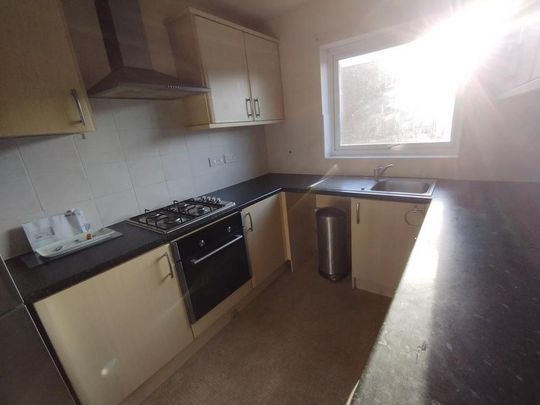 3 bedroom flat to rent - Photo 1