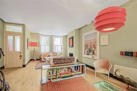 A classy four bedroom family home with excellent entertaining space. - Photo 3