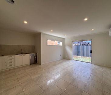 Contemporary Comfort with Modern Appeal - Photo 3