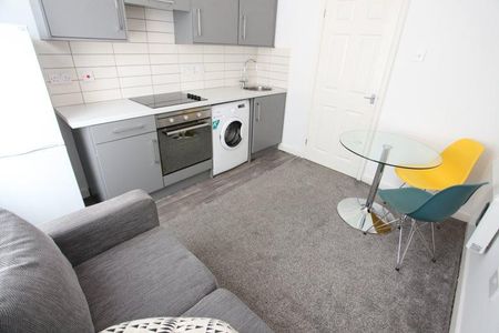 2 bedroom flat to rent - Photo 3