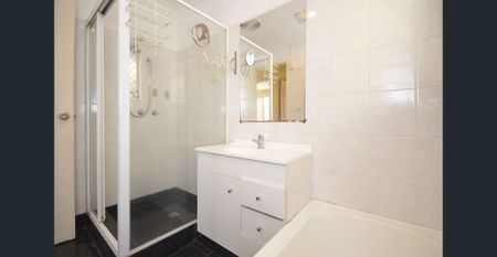 Rear House Close to Curtin Uni - Photo 4