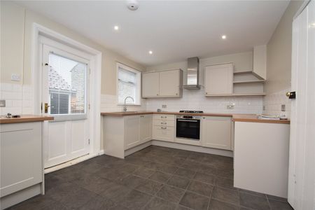 3 bed end of terrace house to rent in High Street, Cloughton, YO13 - Photo 2