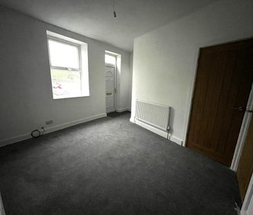 2 bedroom end of terrace house to rent - Photo 1