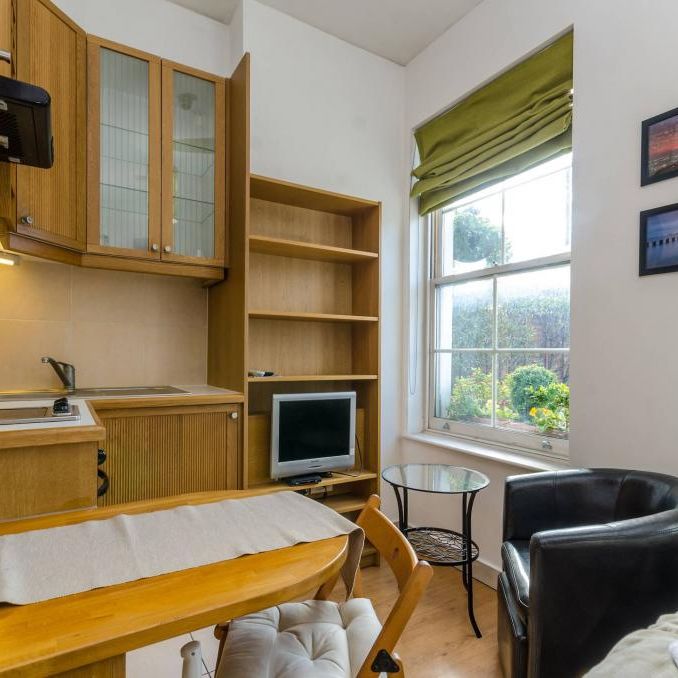 Flat 13 Finchley Road, Hampstead NW3 7AJ - Photo 1