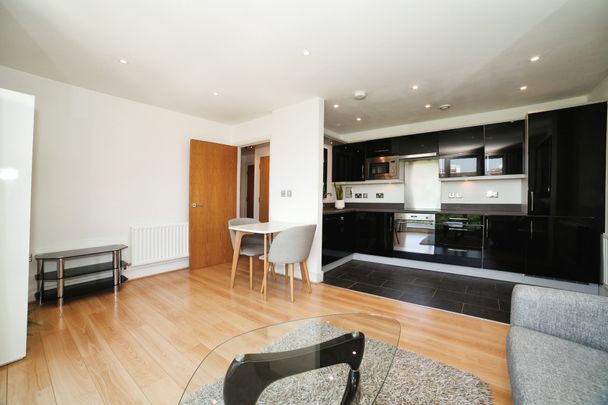 Modern 1 Bedroom Apartment To Let in Great Location in Wandsworth - Photo 1
