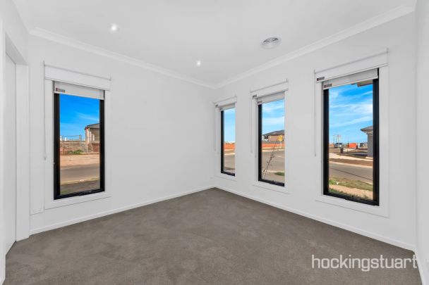 Stunning Family Home for Lease in Prime Location - Photo 1