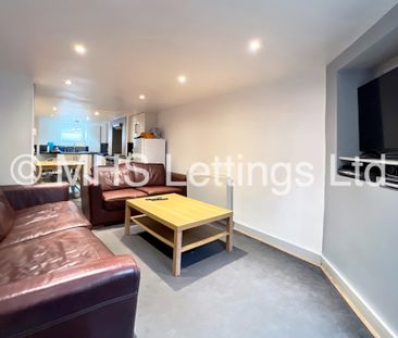 6 Bedroom Mid Terraced House for rent in Hessle View - Photo 2