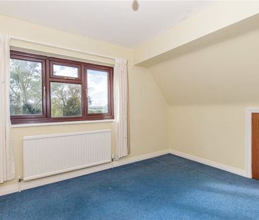 **12 or 6 MONTH LETTING** Four bedroom detached house positioned in... - Photo 3