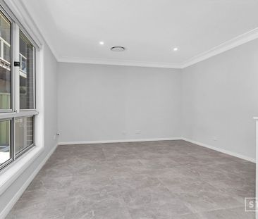 Modern 4 bedroom home - Photo 5