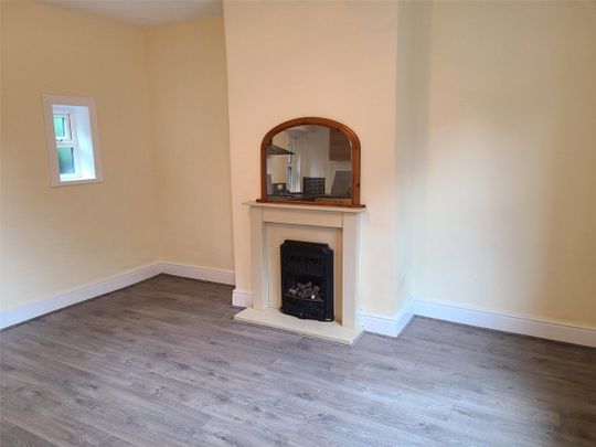 Moor End Lane, Dewsbury, West Yorkshire, WF13 - Photo 1