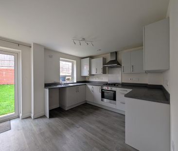 3 bedroom semi-detached house to rent - Photo 3