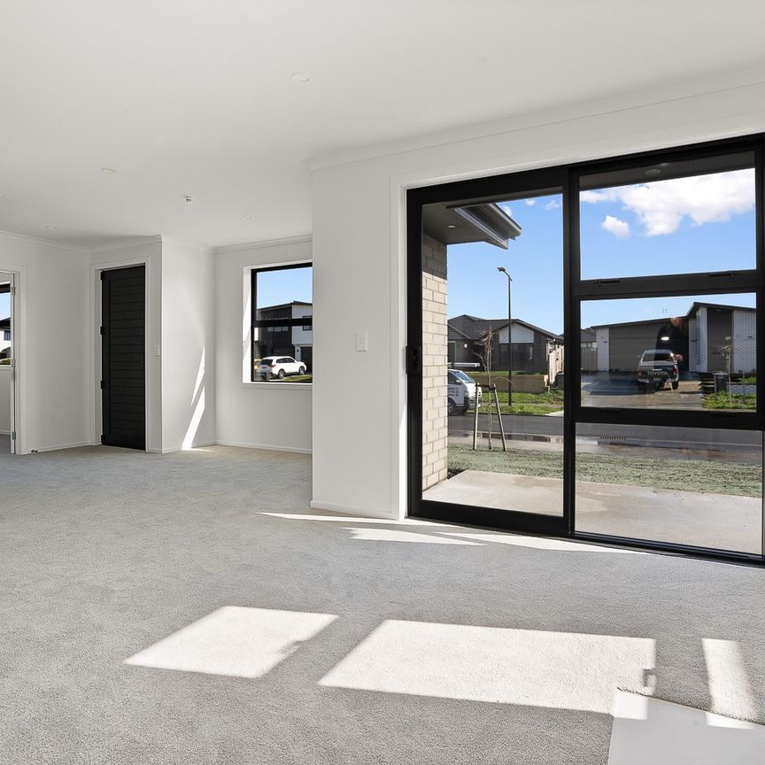 1/12 Tokerau Drive, Rototuna — - Photo 1