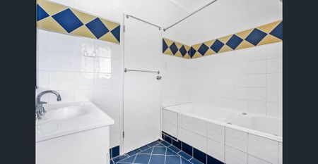 FAMILY HOME IN SOUGHT AFTER STREET - Photo 4