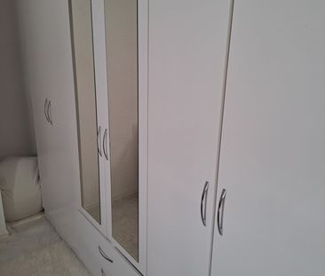 Room in a Shared Flat, Southcott House, E3 - Photo 3