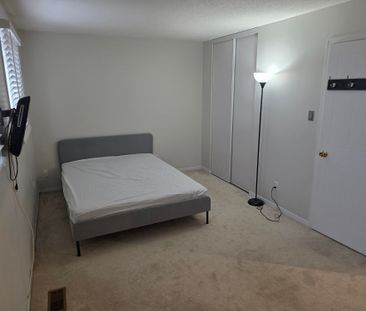 For Lease - 1296 Valerie Crescent, Oakville, Ontario - Photo 4